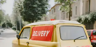 Was heißt DHL? dhl delivery car made with ai, yellow car with letters on it